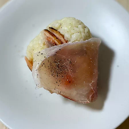 豆乳にぎりの生ハム巻き　糀マリネのサーモンを入れて